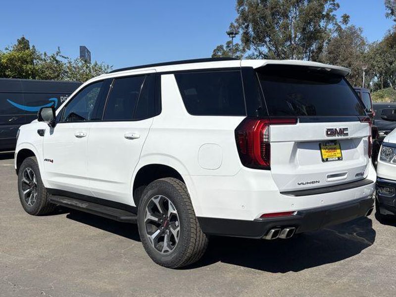 Used 2026 GMC Yukon AT4Image 3