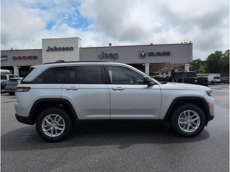 New 2025 Jeep Grand Cherokee Laredo X 4x2Image 6