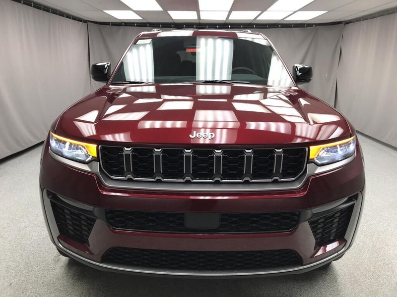 New 2026 Jeep Grand Cherokee L Limited 4x4Image 18