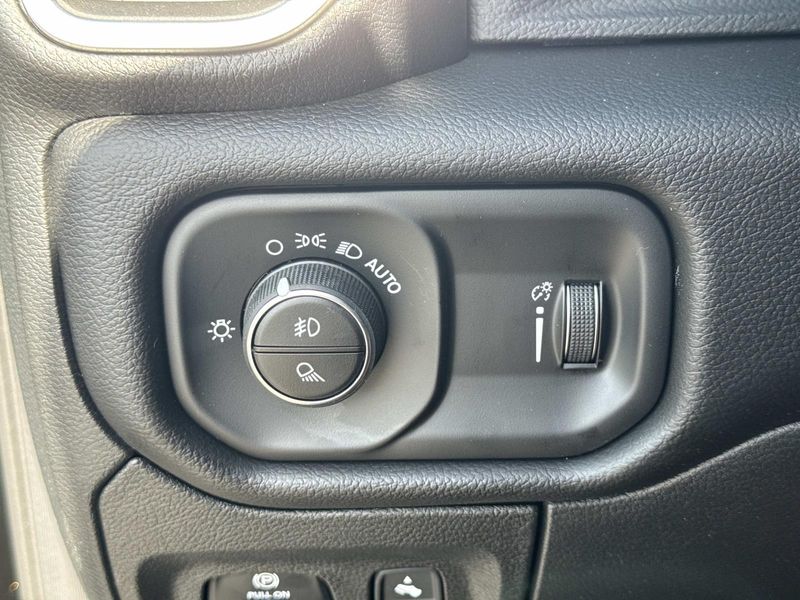 New 2026 RAM 1500 Big Horn Crew Cab 4x2 5'7' Box