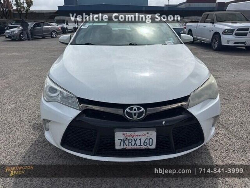2015 Toyota Camry SEImage 2