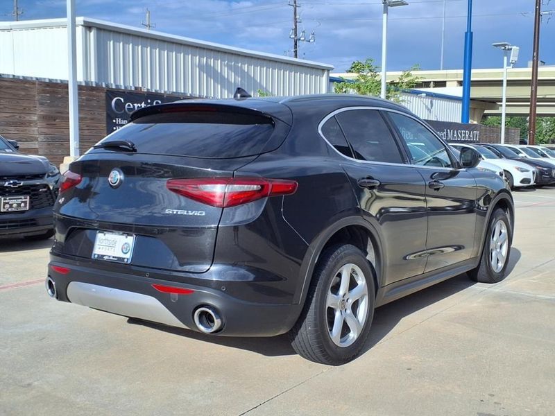 2018 Alfa Romeo Stelvio Image 9