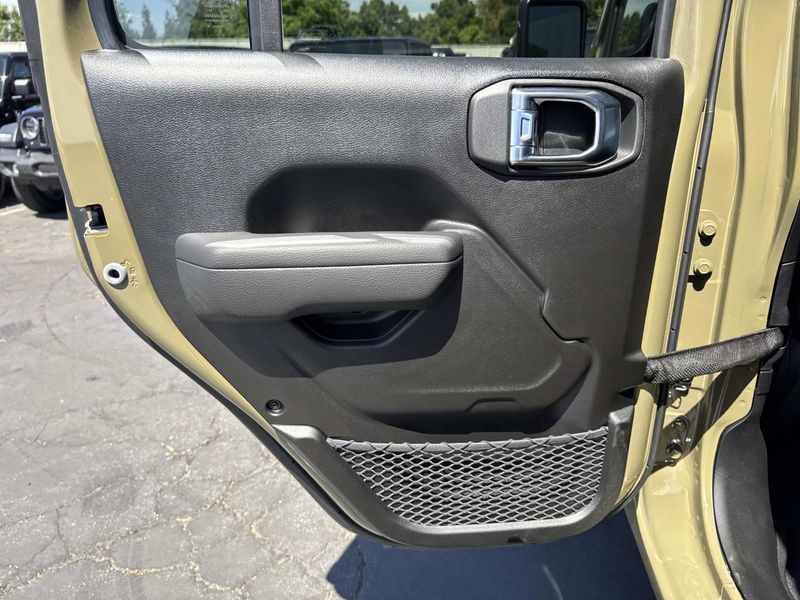 New 2026 Jeep Gladiator Sport S 4x4