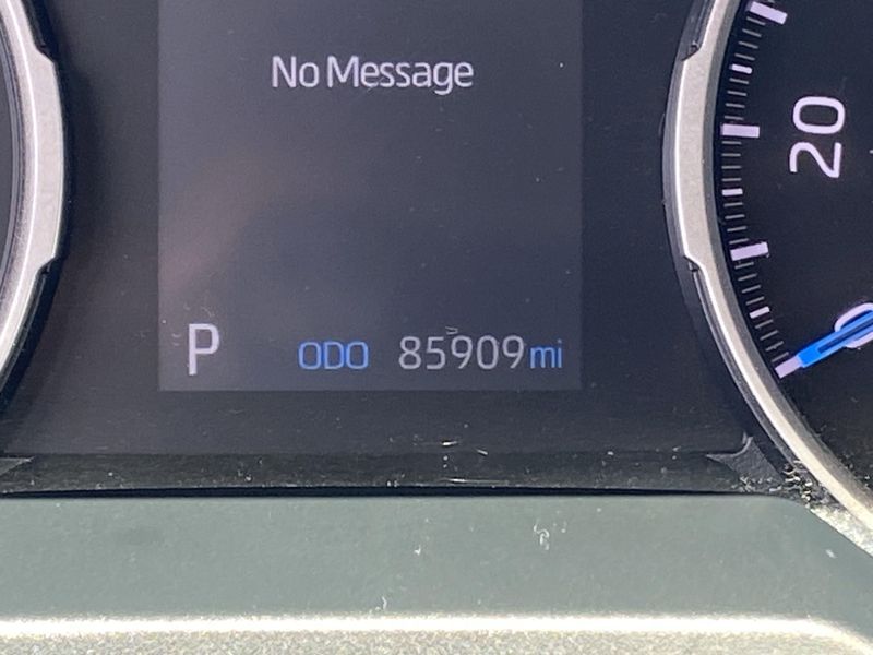 2022 Toyota RAV4 LEImage 30