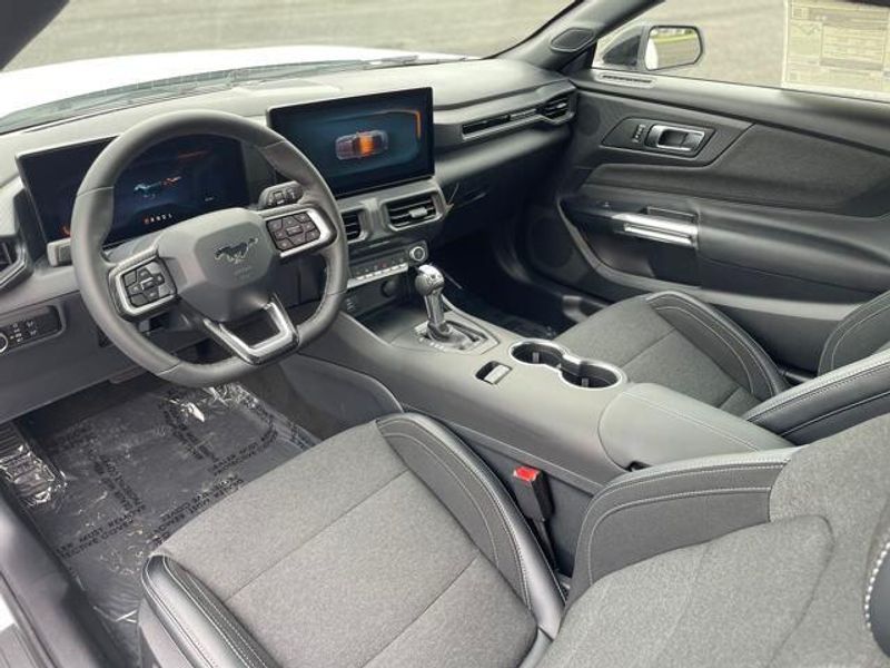 2025 Ford Mustang EcoBoost photo 14