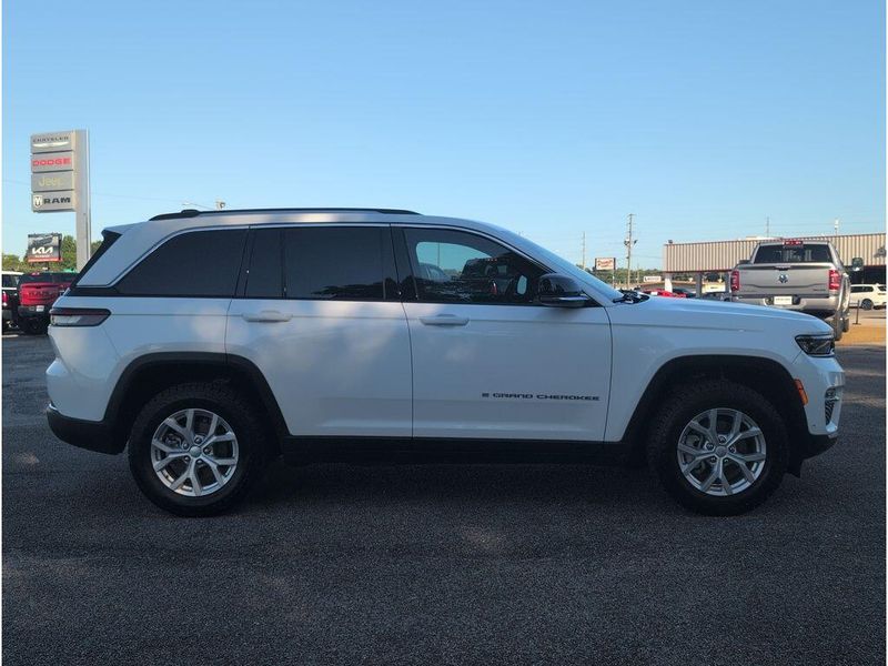 Used 2023 Jeep Grand Cherokee LimitedImage 6
