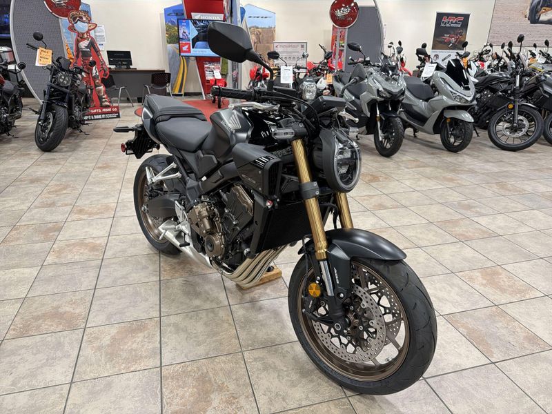 New 2026 Honda CB650R E-CLUTCH Image 11