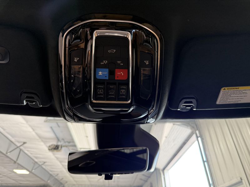 2026 Jeep Grand Wagoneer Summit Reserve 4x4Image 26