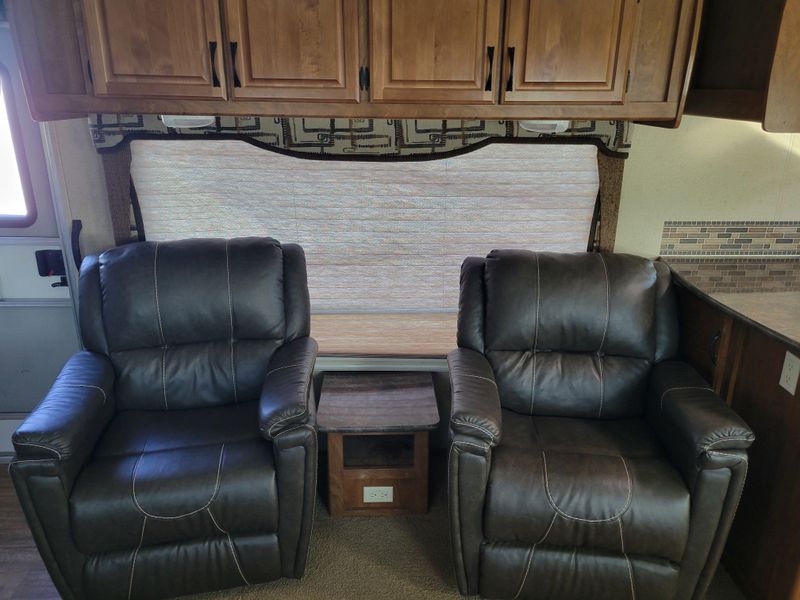 Used 2012 OUTDOORS RV TIMBER RIDGE 280RKS Image 16