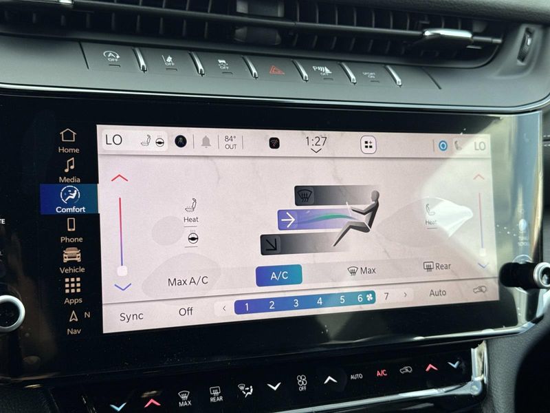 New 2026 Jeep Grand Cherokee Laredo Altitude 4x2