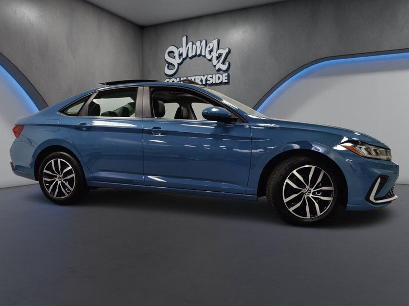 Used 2026 Volkswagen Jetta SE w/SunroofImage 3