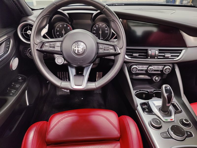 Used 2022 Alfa Romeo Giulia Veloce Premium AWD w/Sunroof/navImage 19
