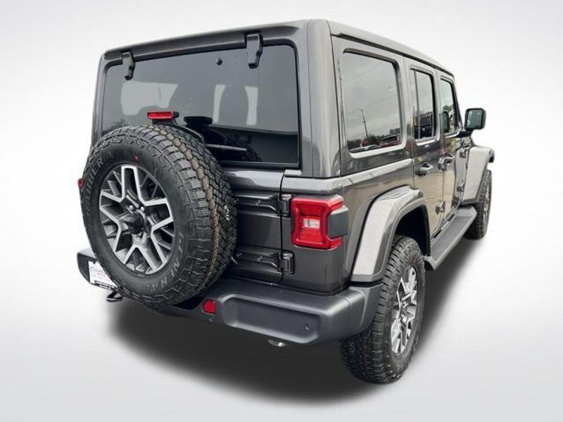 2025 Jeep Wrangler 4-door SaharaImage 7