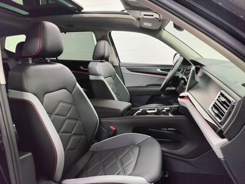 Used 2025 Volkswagen Atlas AWD Peak Edition w/SunroofImage 6