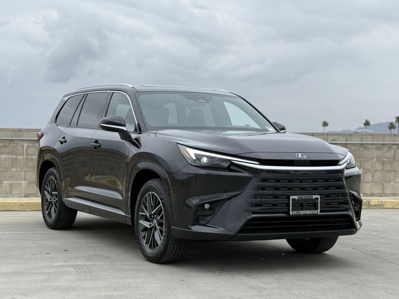 2025 Lexus TX Image 2