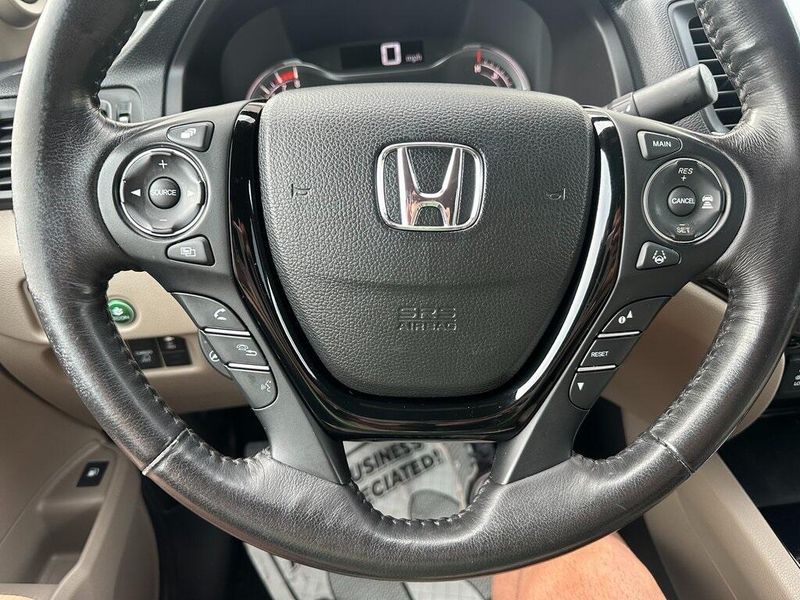 2018 Honda Ridgeline RTL-EImage 3