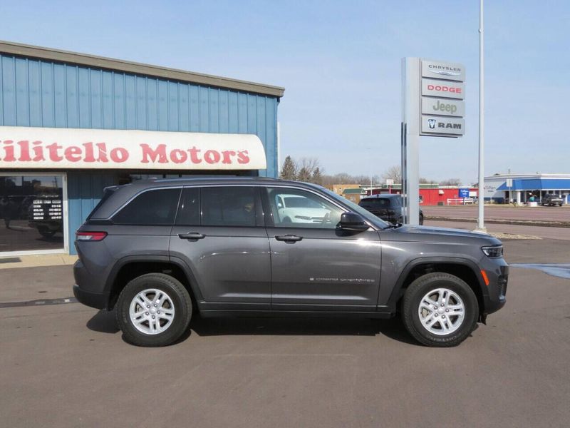 Used 2022 Jeep Grand Cherokee Laredo 4x4 4dr SUV (midyear release)Image 10