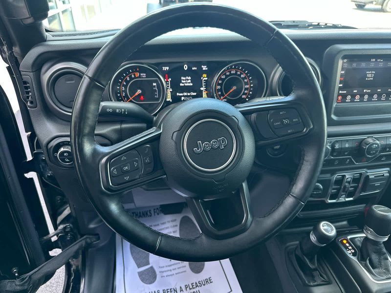 2021 Jeep Gladiator Willys photo 13