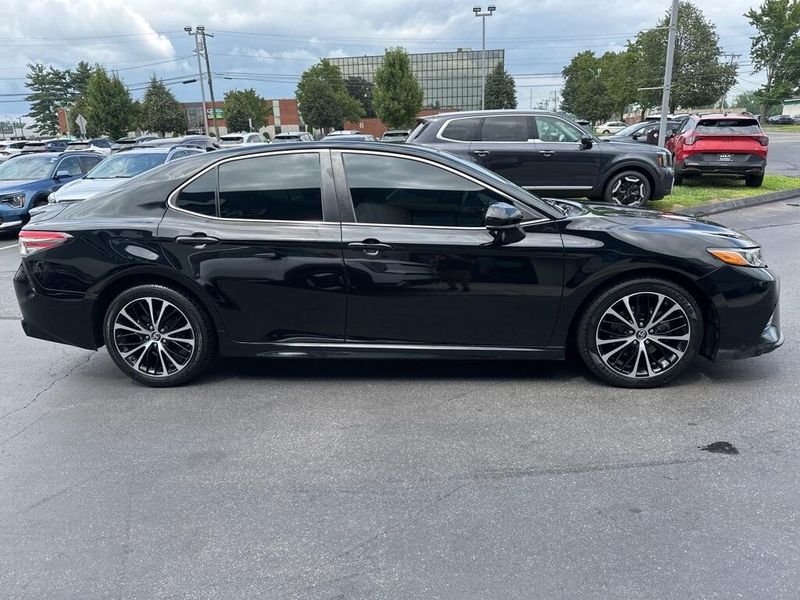 Used 2019 Toyota Camry LImage 4