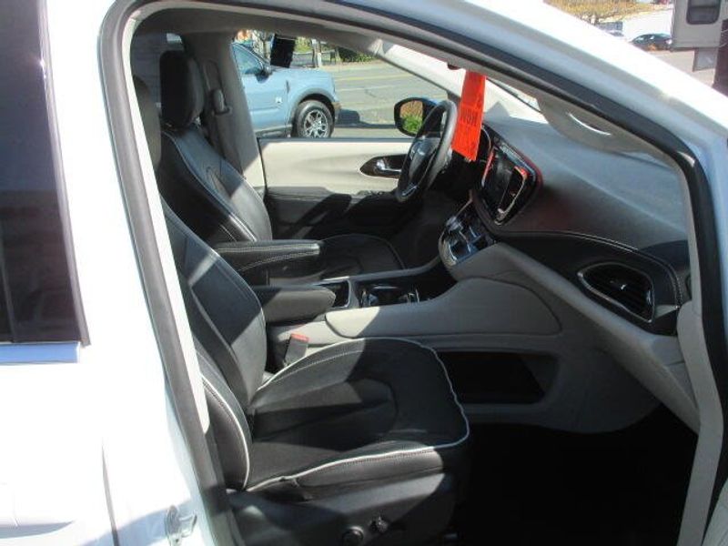 Used 2023 Chrysler Pacifica LimitedImage 27