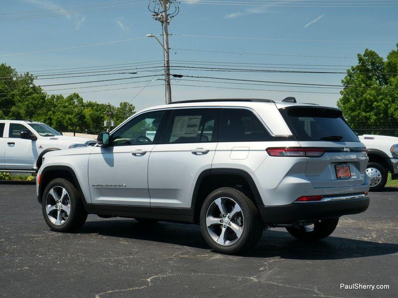 2025 Jeep Grand Cherokee Limited photo 4