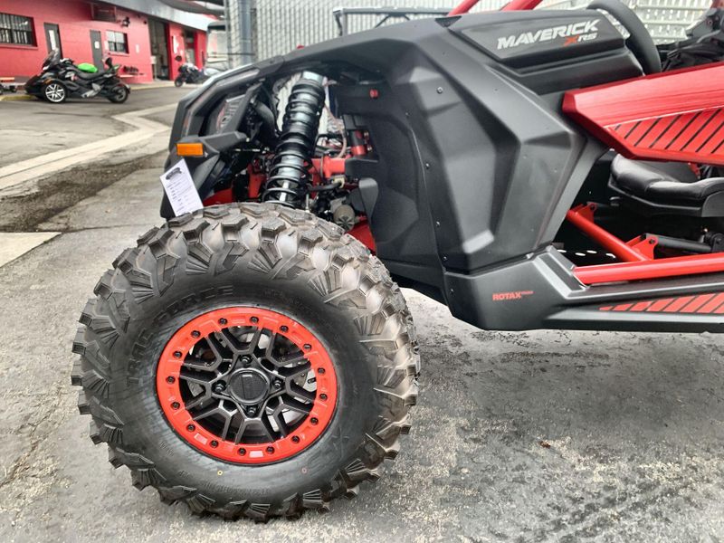 New 2025 Can-Am MAVERICK X3 MAX X RS TURBO RR SMART-SHOX Image 10