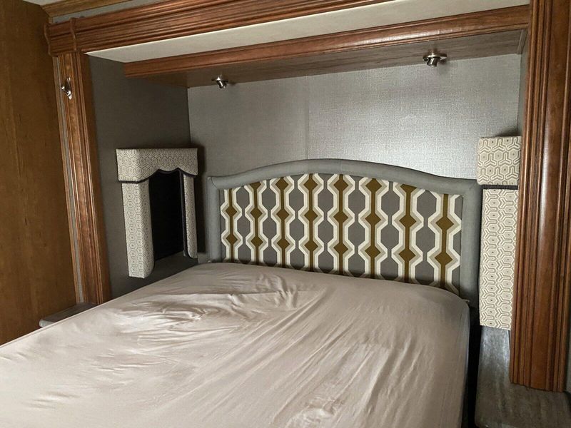 Used 2016 HOLIDAY RAMBLER VACATIONER 34ST MOTOR HOME Image 34