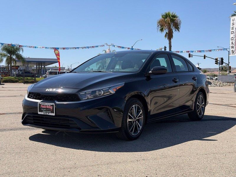 Used 2023 Kia Forte LXSImage 3