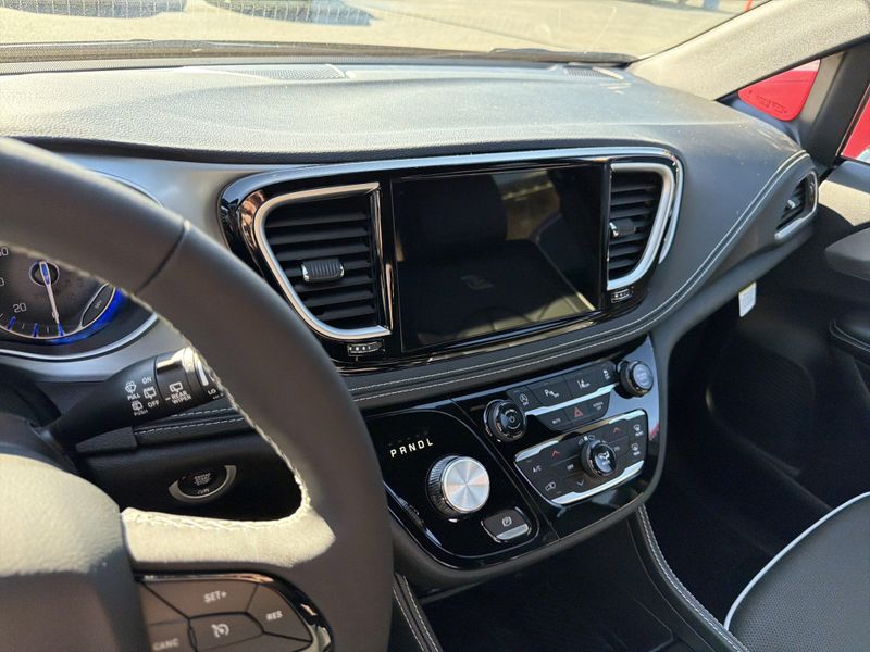 New 2026 Chrysler Pacifica LimitedImage 32