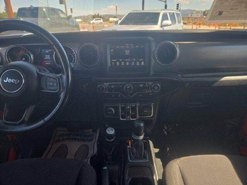 Used 2022 Jeep Gladiator SportImage 15