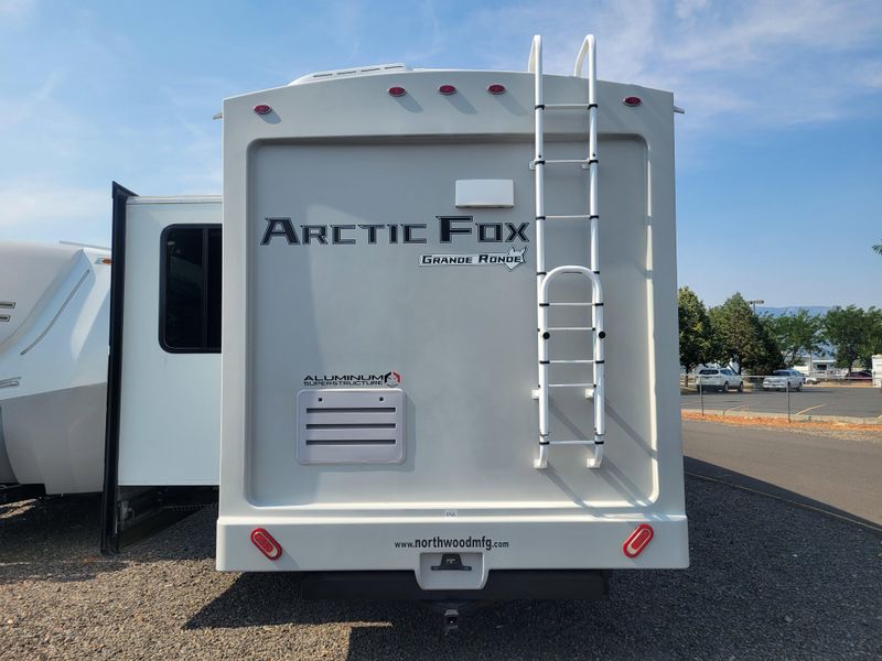 Used 2022 ARCTIC FOX 29-5K Image 7