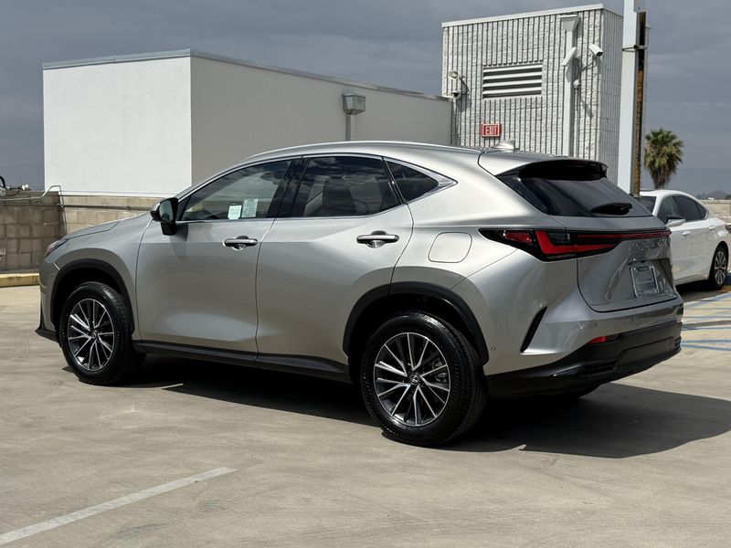 Used 2025 Lexus NX 350h LuxuryImage 10