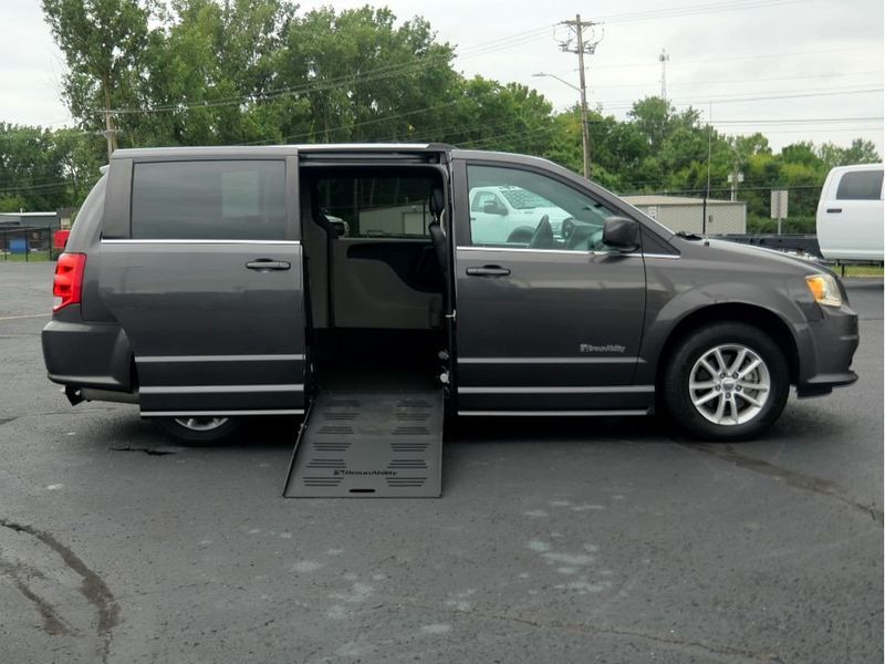 2019 Dodge Grand Caravan SXTImage 11