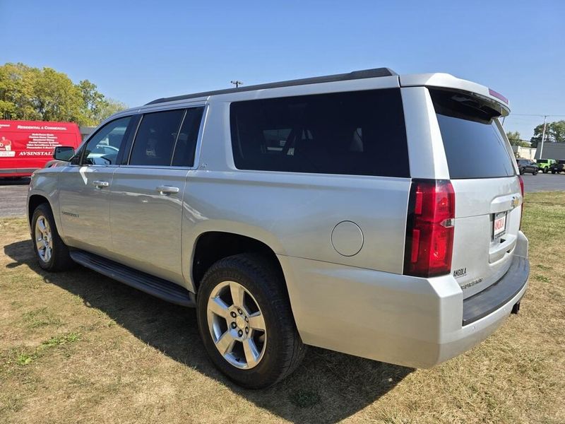 2015 Chevrolet Suburban 1500 LT photo 7