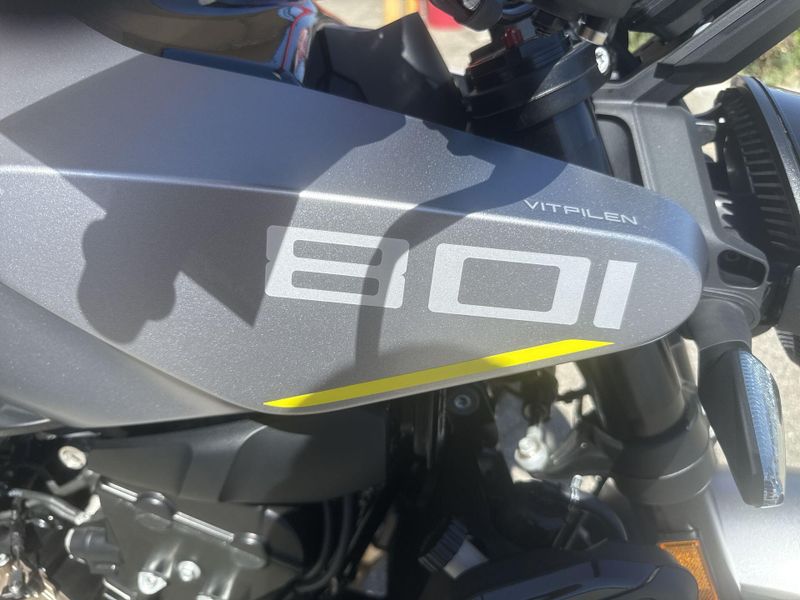 New 2025 Husqvarna VITPILEN 801 Image 15