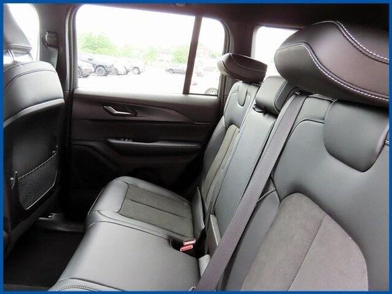 New 2025 Jeep Grand Cherokee Image 10