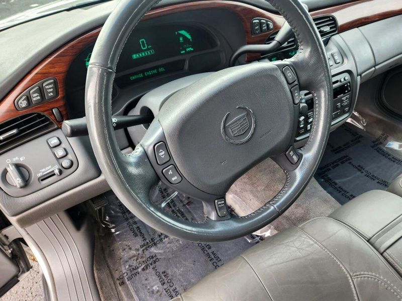 2005 Cadillac DeVille Image 21