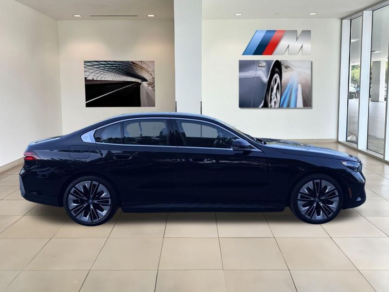 2025 BMW i5 xDrive40Image 9