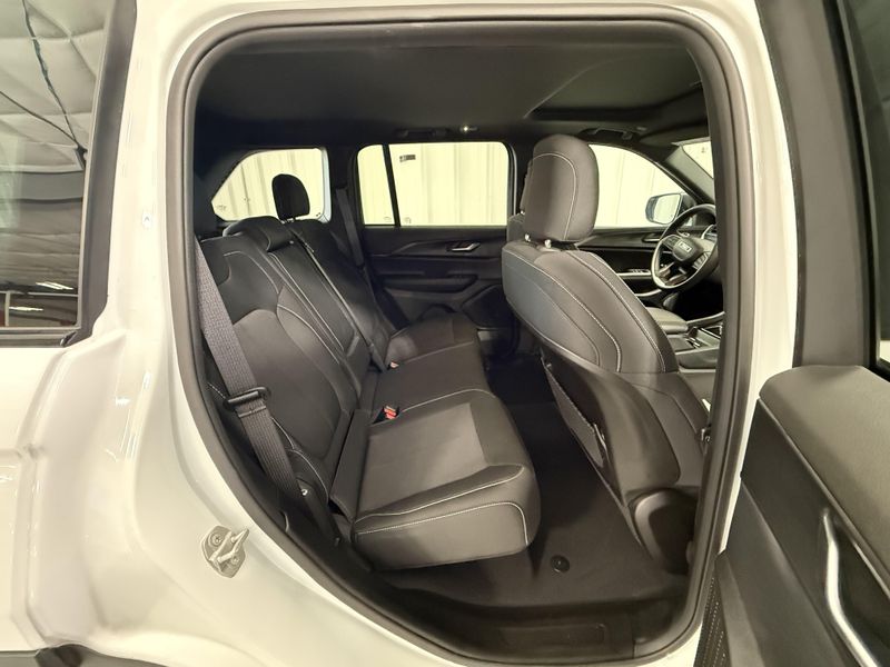 Used 2024 Jeep Grand Cherokee Laredo XImage 10