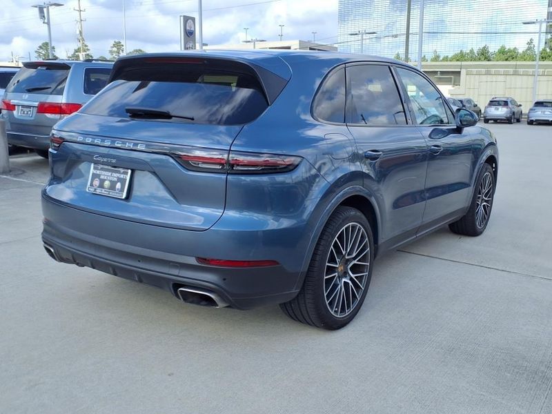 2019 Porsche Cayenne BaseImage 12