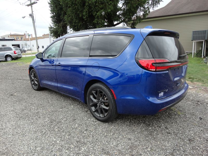 2021 Chrysler Pacifica Image 3