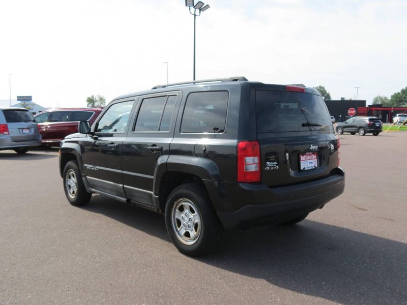 Used 2011 Jeep Patriot Sport 4x4 4dr SUVImage 4