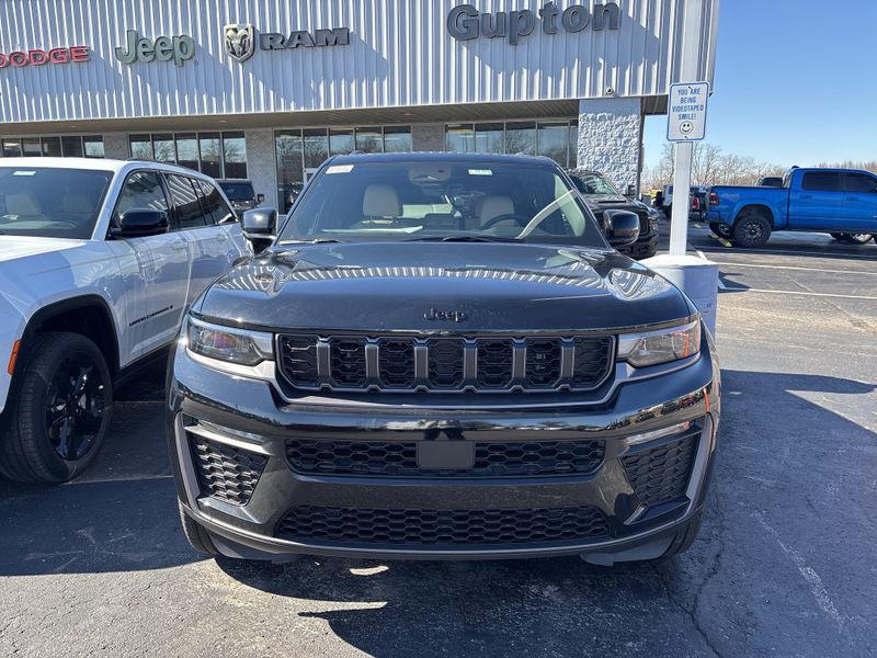 New 2026 Jeep Grand Cherokee Limited 4x4Image 2