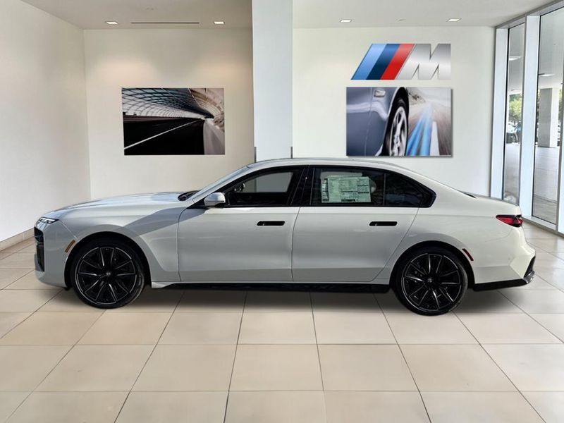 2025 BMW 7 Series 760i xDriveImage 9
