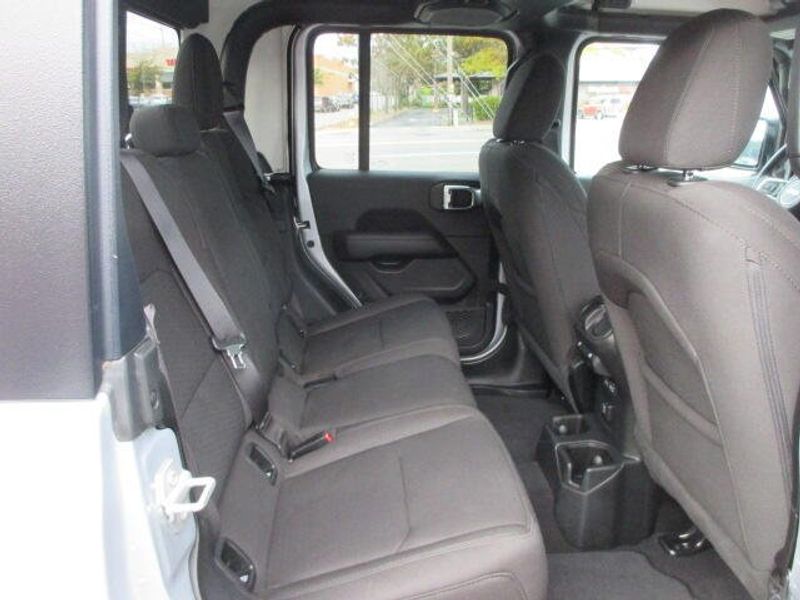 Used 2023 Jeep Gladiator OverlandImage 26
