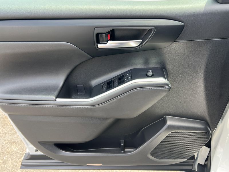 Used 2020 Toyota Highlander Hybrid XLEImage 7