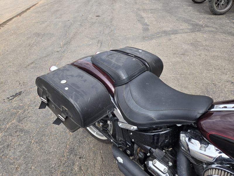 USED 2022 HARLEY SOFT TAIL FAT BOY 114 MIDNIGHT CRIMSON AND VIVID BLACK Image 11