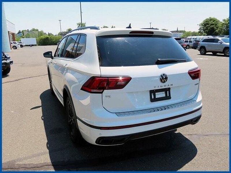 2022 Volkswagen Tiguan 2.0T SE R-Line BlackImage 5