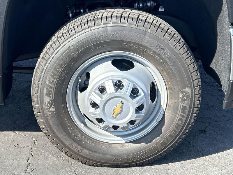 2024 Chevrolet Silverado 3500HD CC Work TruckImage 29