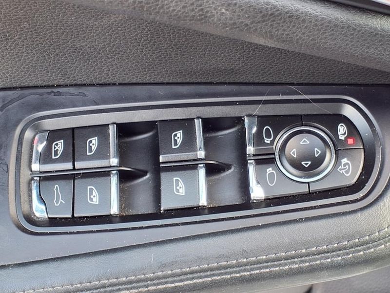 Used 2021 Porsche Macan TurboImage 21